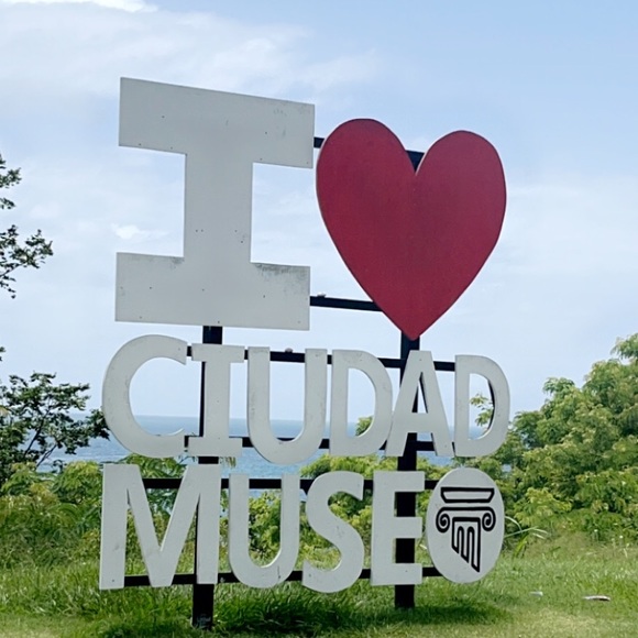 Meet your Posher, Yesenia - Picture 1 of 1